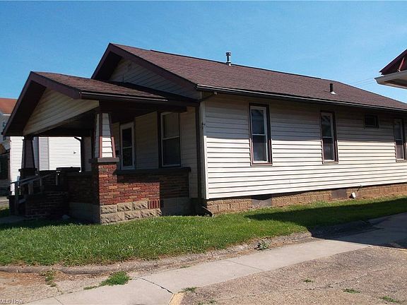 3rd image of 1221 Woodlawn Ave