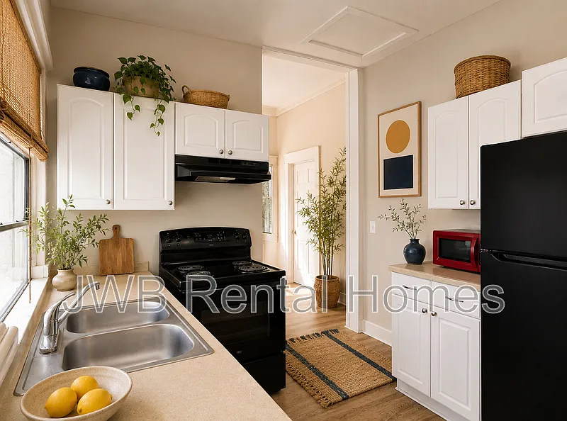 Brentwood — Photo 3