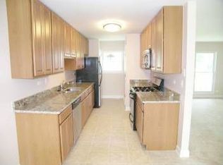 972 Cooper Ct, Elk Grove Village, IL 60007