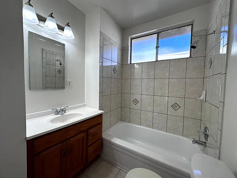 5748 Hazeltine Ave. — Photo 19