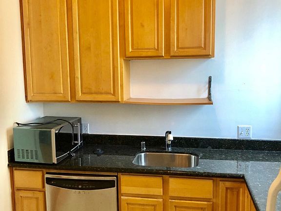 5th image of 1580 Washington St APT 2