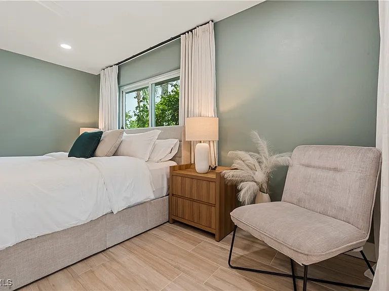 2412 La Salle Ave — Photo 16
