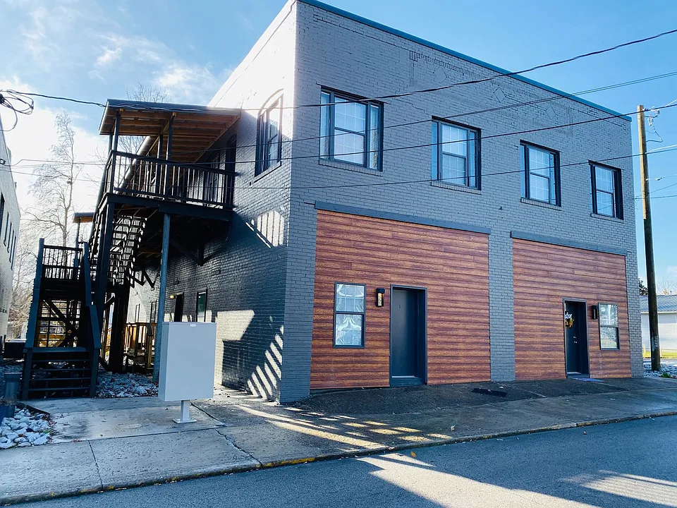 407 W 4th St