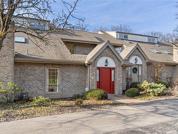 2nd image of 607 Essex Ct
