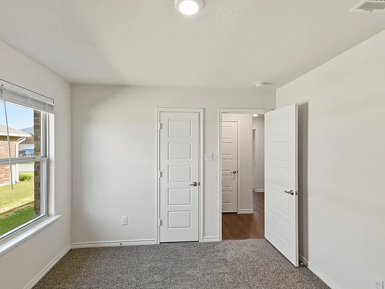 415 Boston Rd — Photo 21