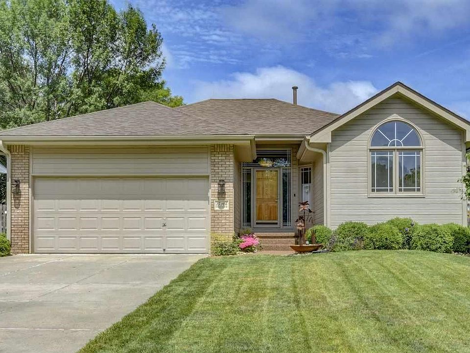 1st image of 15204 Summerwood Dr