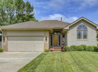 15204 Summerwood Dr, Omaha, NE 68137