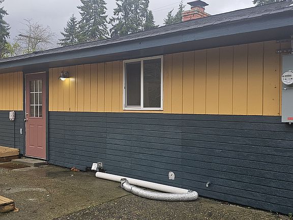 2nd image of 403 McKenzie Ave SW