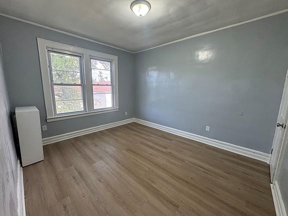4th image of 51 Schley St #3
