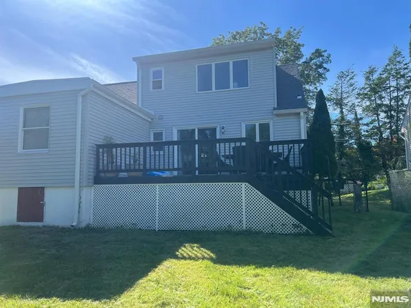 6 Cedar St, Pompton Lakes, NJ 07442