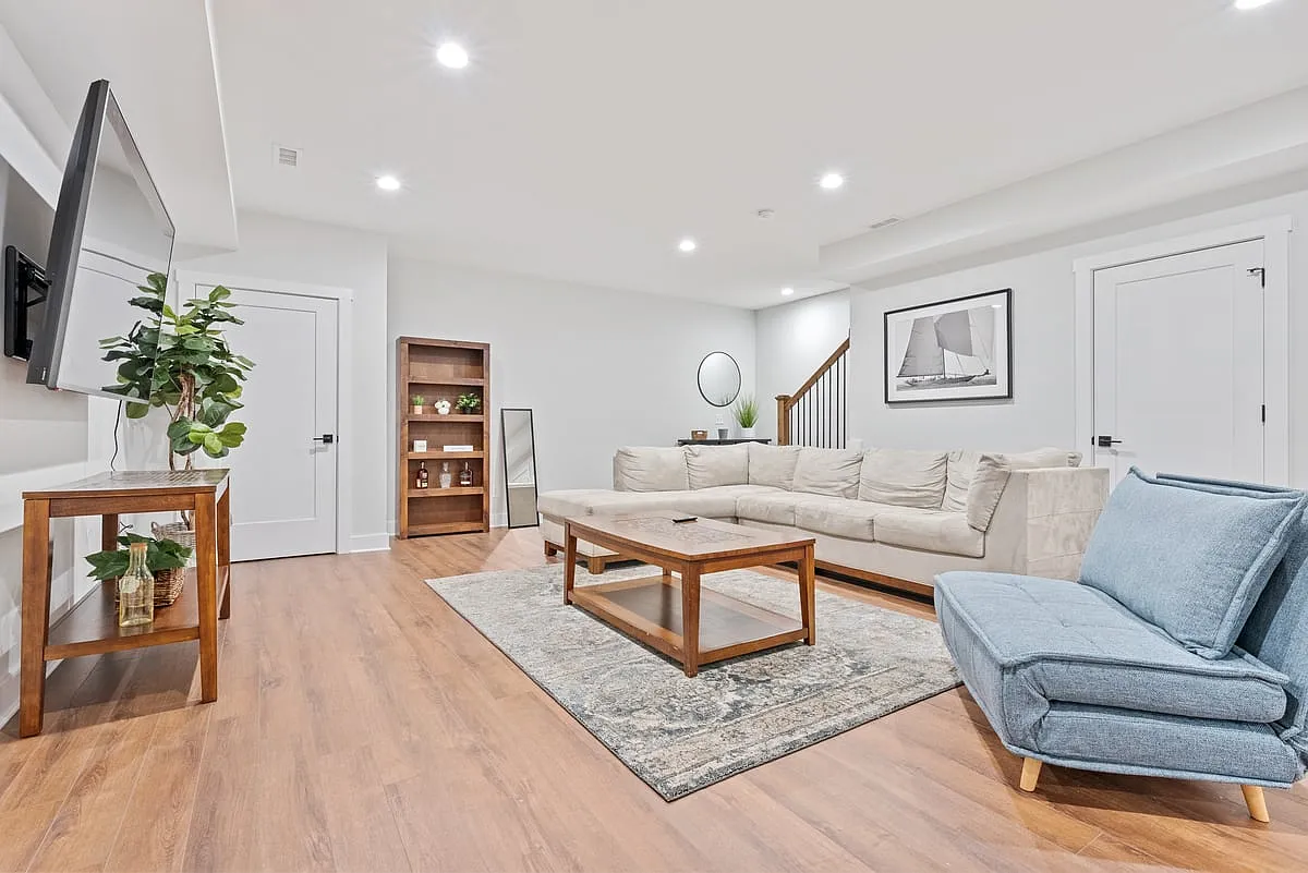 287 East Greenwood Avenue — Photo 2