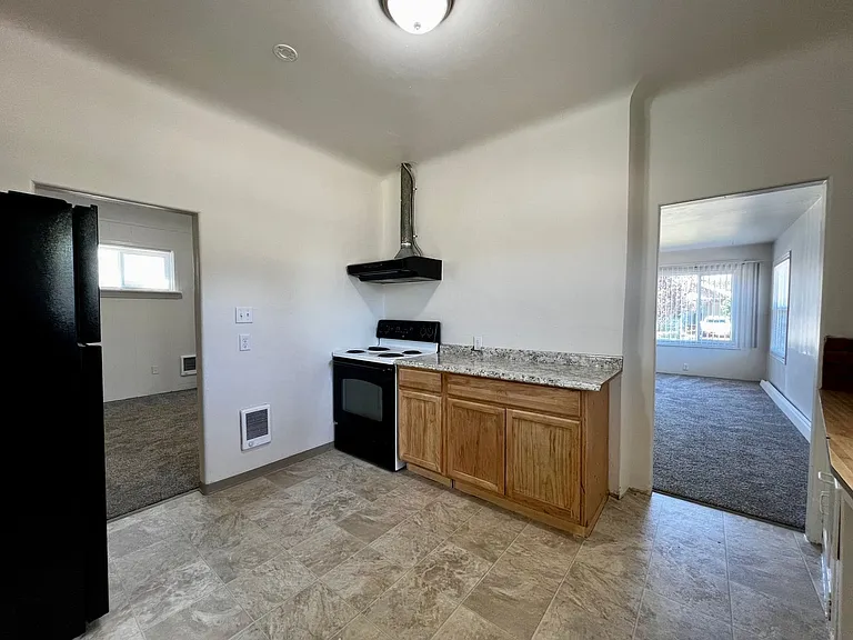 803 S 14th Ave — Photo 5