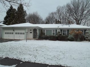 52 Queens Ln, Rochester, NY 14617
