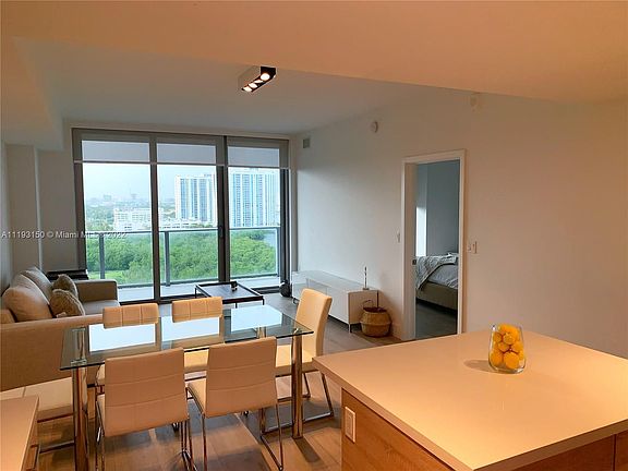 5th image of 16385 Biscayne Blvd #1603