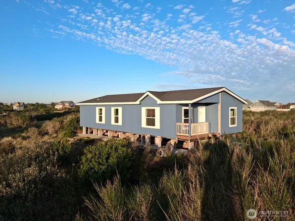 444 W Wind Street NW, Ocean Shores, WA 98569