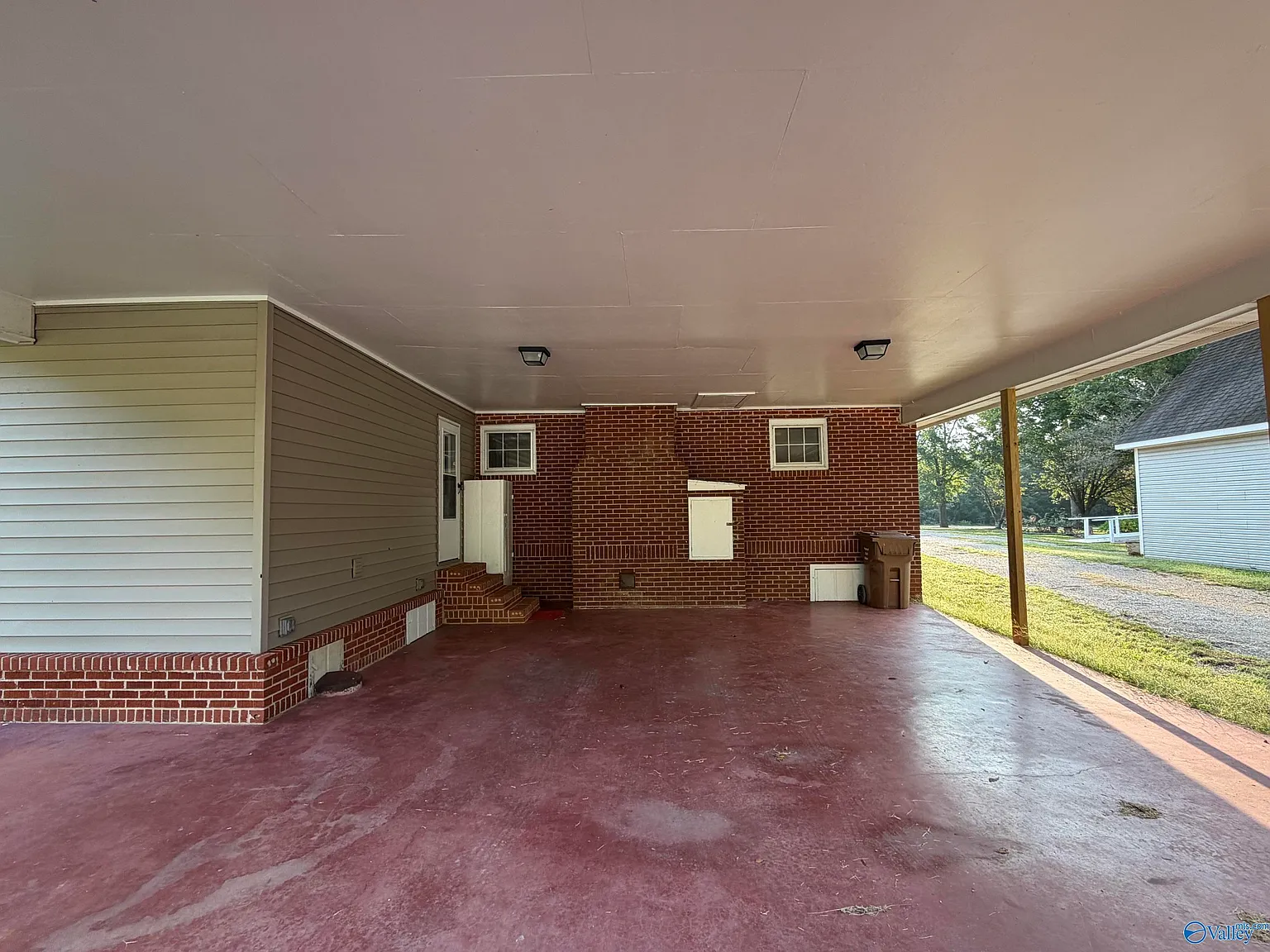 4 bed, 3.0 bath, 2700 sqft, $1,600 — Photo 4