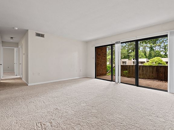 3rd image of 500 Umstead Dr APT B102