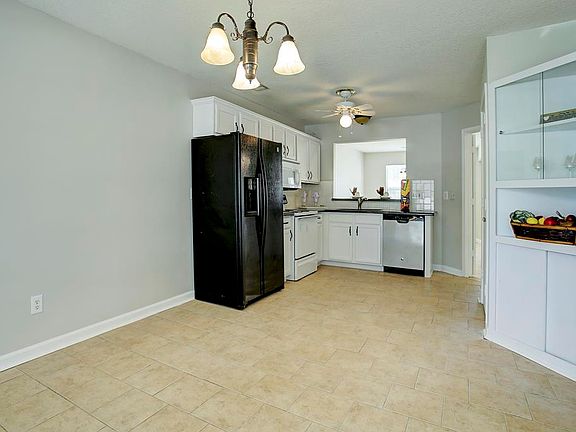 4th image of 5626 Village Arbour Dr