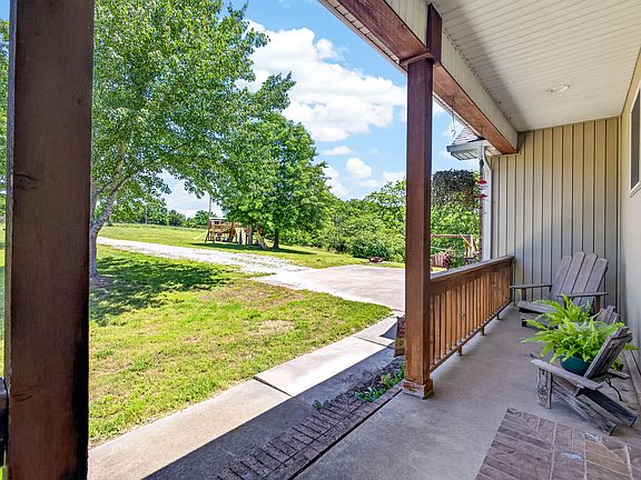 4th image of 1424 Chadwick Road