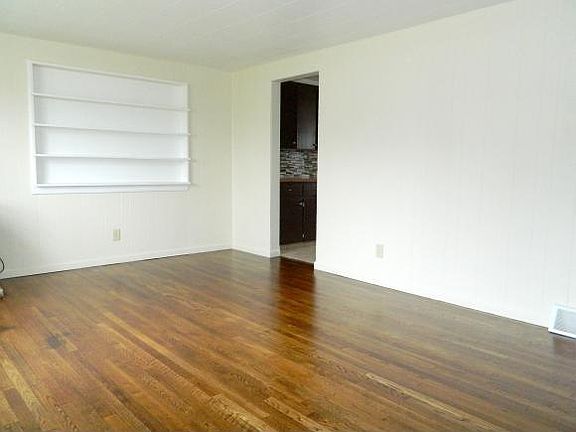 4th image of 3543 Columbia Dr