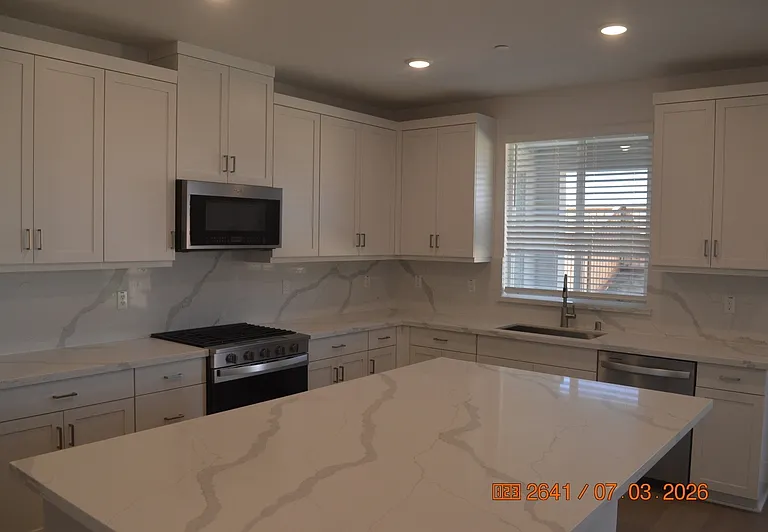 228 W Volta St — Photo 3