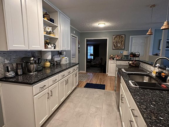 4th image of 915 Midland Drive