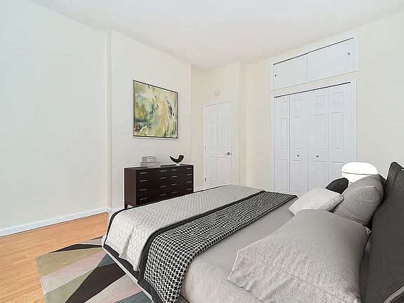 4th image of 306 E 91st St #2B