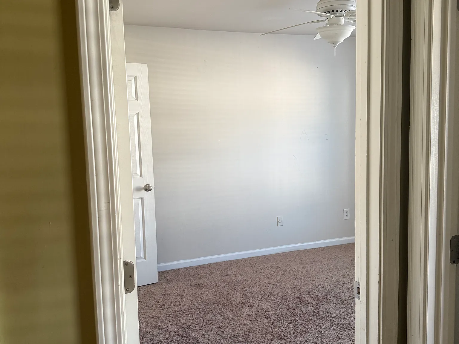 3 bed, 2.5 bath, 1386 sqft, $900 — Photo 2
