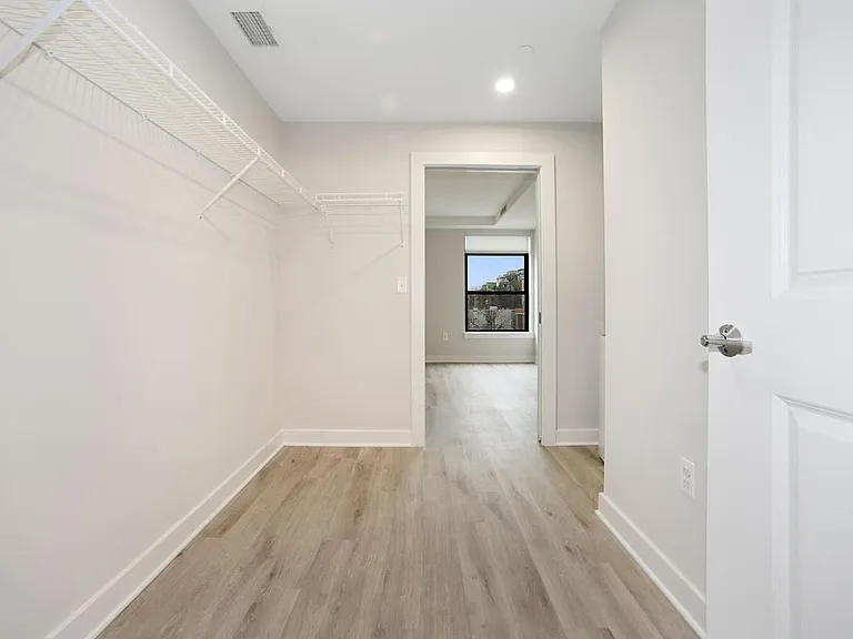 Madrona Apartments — Photo 11