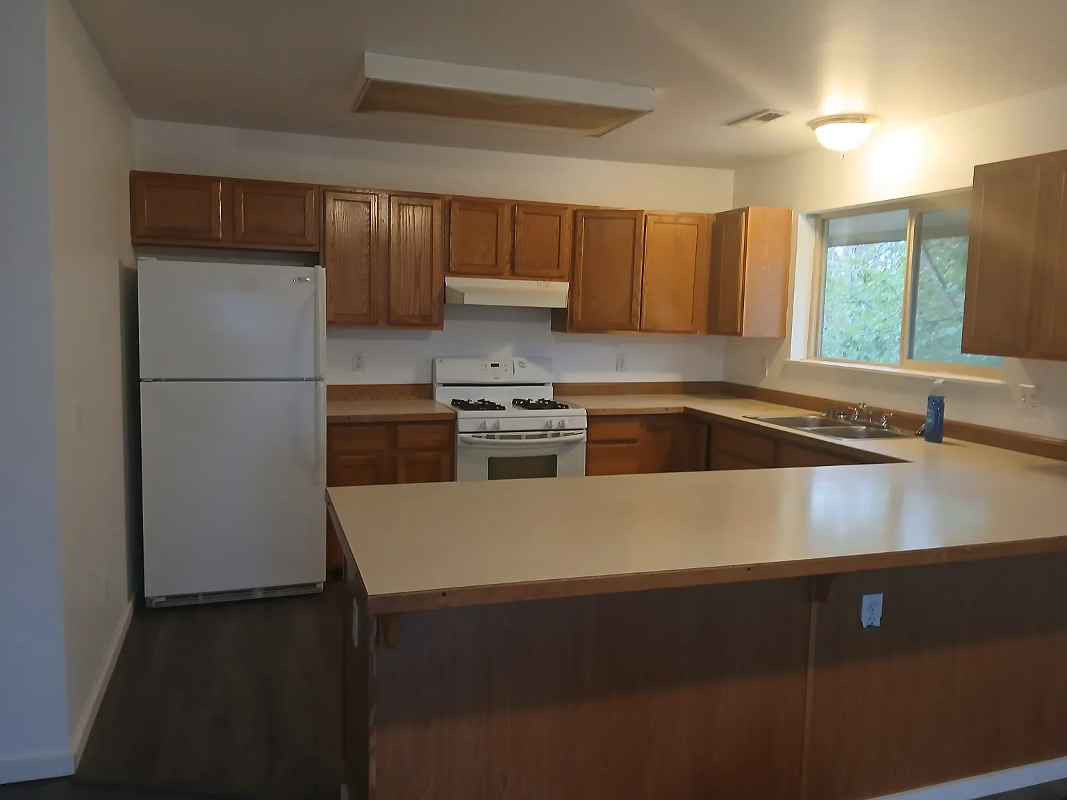 2 bed, 1400 sqft, $1,800 — Photo 4