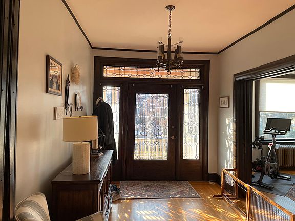 Front entry/Foyer