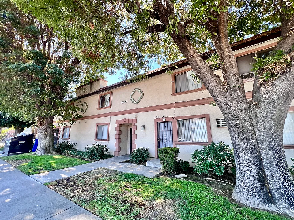 7355 Woodley Ave #12