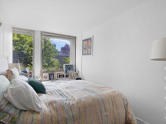 3rd image of 300 E 33rd St APT 4N