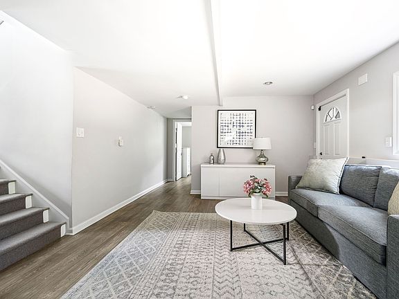 5th image of 2976 Quogue Riverhead Rd