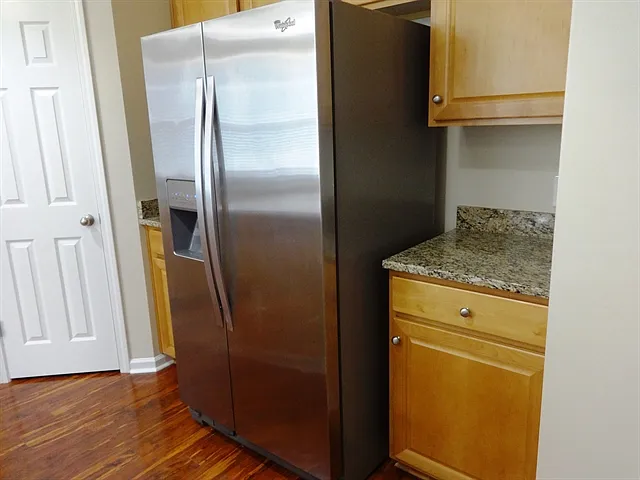 5 bed, 3.5 bath, 3213 sqft, $3,035 — Photo 4