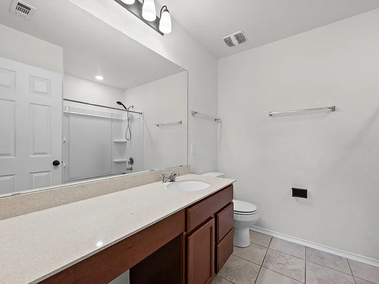 544 Ayinger Ln — Photo 16