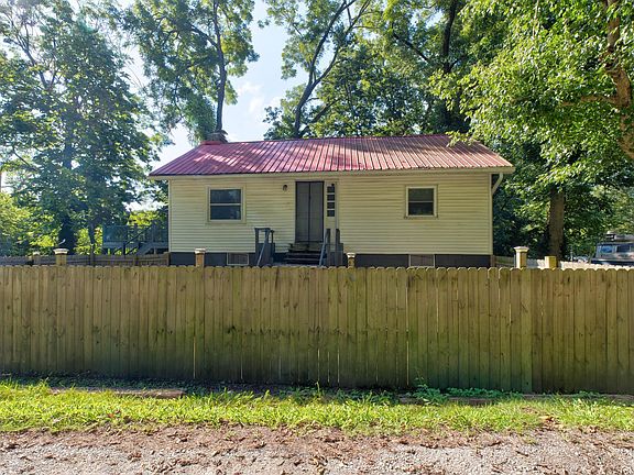 26th image of 148 Hidden Grove Ln