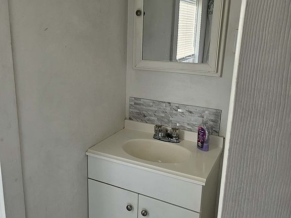 3rd image of 124 Hammond Court