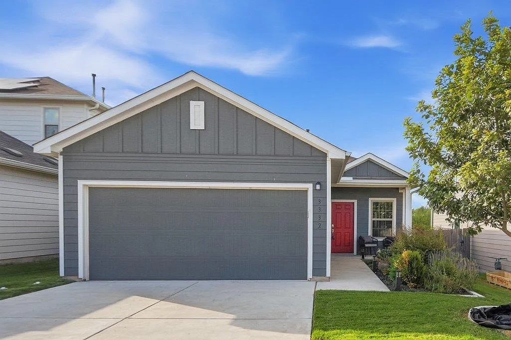 3 bed, 2.0 bath, 1276 sqft, $2,275 — Photo 1