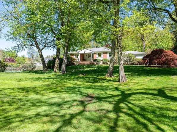 11 Hawthorne Way, Hartsdale, NY 10530