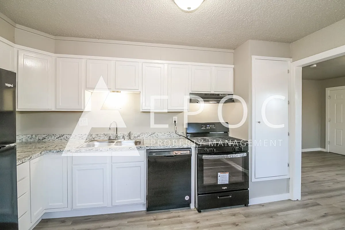 3010 N Fonshill Ave — Photo 2