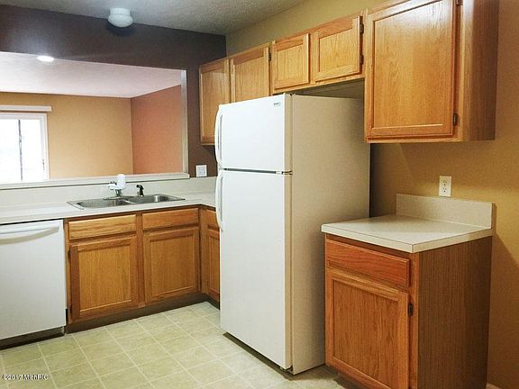 4th image of 1757 Park Trl NE #66