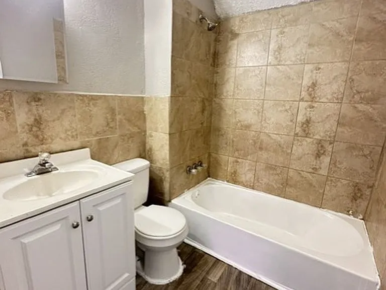 934 W 14th St — Photo 3