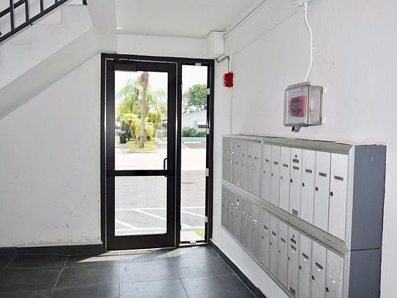 4th image of 16030 NE 19th Ct APT 109