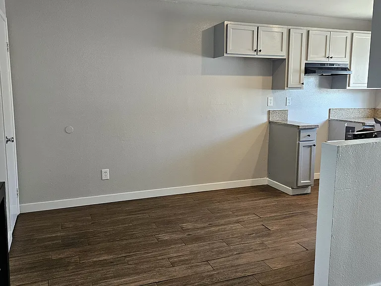 8043 Rosecrans Ave #3 — Photo 15