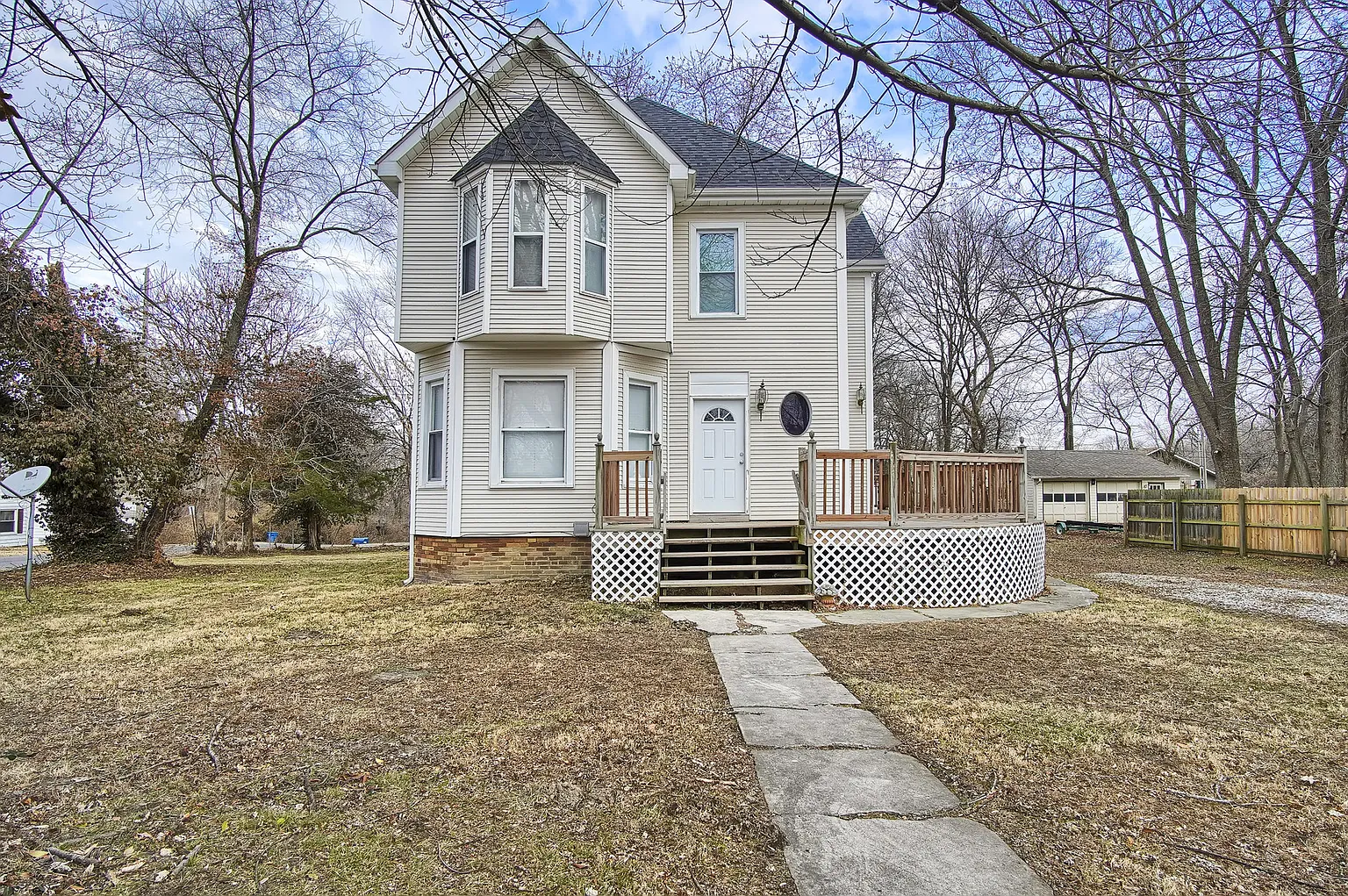 317 Strong Ave photo 1