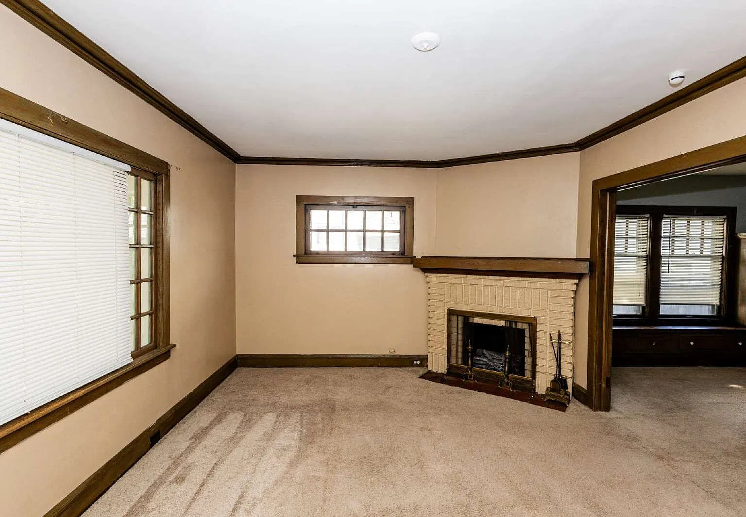 2 bed, 1.0 bath, 1224 sqft, $1,000 — Photo 2