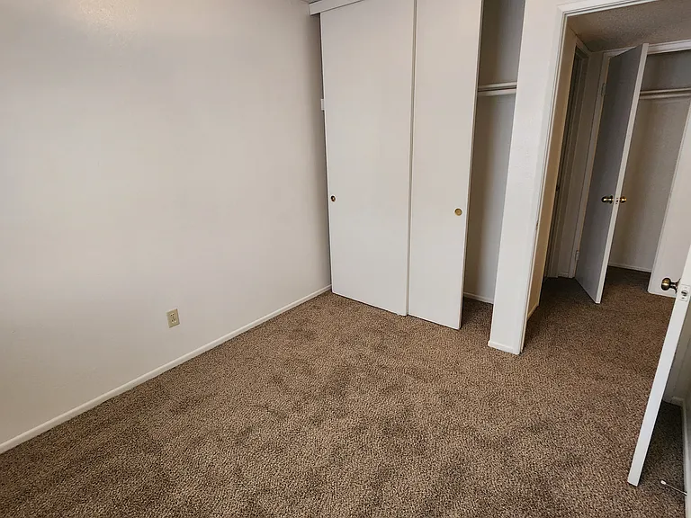 Desert Sun Apartments — Photo 27