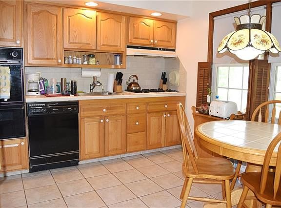 4th image of 301 Cloverdale Ct