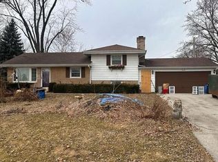 7802 Warwick Ave, Darien, IL 60561